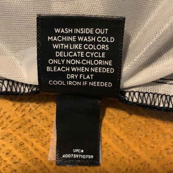 Beautiful Vera Wang sleeveless Top - Picture 7 of 9